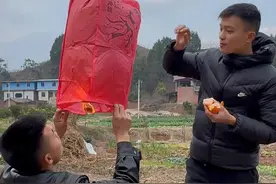 晚上许愿的人太多，白天许愿更加灵。 #愿望实现 #孔明灯隐患 #热点