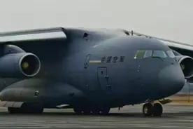 运-20搭载西部战区前进指挥所人员奔赴西藏日喀则地震灾区 