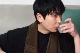 今天吃鳟鱼刺身，搭配上凉拌蔬菜，香迷糊了！ 白天刷不到