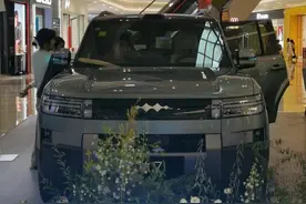 实拍方程豹钛7：比亚迪全新平台加持，方盒子造型，颜值高空间大 空间超过唐DMP，可家用可做露营车#硬派越野车 #方程豹钛7 #新车上市