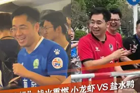 6月14日，“苏超”再开赛，南京队客场迎战淮安队，网红“叨叨傅”列车上和球迷一起高喊“南京真南哥”，下车秒换淮安球衣“叛变”。网友：两面十三刀！你支持哪支球队？#苏超  #叨叨傅  #南京队  #淮安队 @抖音短视频 @DOU+小助手视频封面