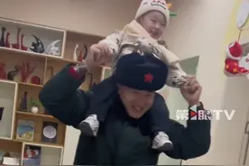 入园有抱抱，放学举高高！这位保安爷爷给幼儿园宝宝的入学仪式感超有爱！视频封面