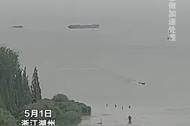 5月1日上午9时，一条货船搁浅南太湖口，“南太湖卫士”半小时赶到救援，帮助货船脱险。#五一我在岗平安我守护 （湖州交通执法供稿）视频封面