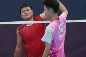 今天跟我最好的兄弟 进行一个单打的对决#小叶老师羽毛球 #羽毛球单打 #薰风狂蟒 #薰风狂蟒羽毛球拍 #羽毛球视频封面