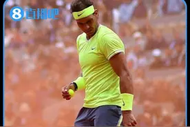 优质偶像！纳达尔不慎击中女球童，随后的暖心举动赢得全场掌声。#纳达尔退役 #网球视频封面