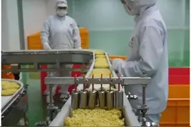 走进某国货方便面生产车间，看完你还敢吃吗？ #食品加工 #方便面