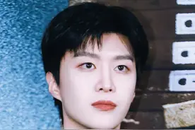 路人镜头明星真实候场，范丞丞憋笑挑战，肖战王一博被化妆师硬控 #范丞丞 #肖战  #王一博  #明星 #资讯视频封面