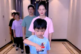 立瓶子挑战，太好玩了，赶紧叫家人们玩起来！#搞笑 #聚会游戏挑战 #家庭游戏挑战视频封面