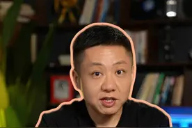 猪肉里面加硼砂？广东一女子发布视频称，突然看到经常光顾的猪肉老板疑似偷偷往猪肉上涂抹硼砂。#商家往猪肉上涂抹硼砂自称黑猪肉 #食品安全 #猪肉 #硼砂 #社会百态视频封面