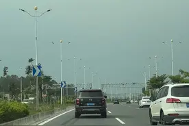 窄位倒车出库技巧 窄位倒车出库技巧#驾驶技巧 #每天一个用车知识 #倒车出库 