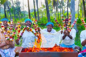 烤羊肉串。顶级的烧烤手法，行业领先的处理工艺