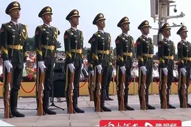 九三阅兵开始！标兵就位全程高燃帅气，昂首行进脚步铿锵 #我们的胜利 #九三阅兵 （编辑 张一）