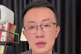 为众人破窗的小伙 更懂规则 众人缄默的3小时，群体失去了灵活#砸窗通风 #k1373次列车视频封面