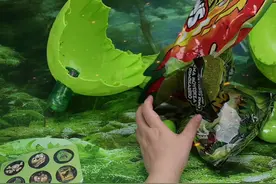 卡酷大玩家：zuru-2、爆裂小子侏罗纪发光考古蛋+整蛊寻宝视频封面
