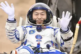 累计达到5次！#太空出舱最多的中国航天员  蔡旭哲辛苦了！视频封面