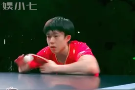 出勤老师：在哪儿接不起球，就在哪儿趴会！！#王楚钦 #球桌