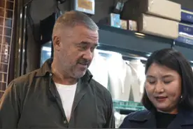 “台球皇帝”亨得利太会砍价 高手过招，细节拉满！从“台球皇帝”变成“砍价高手”，亨得利在中国get新技能！#台球皇帝亨得利买古玩砍价#外国人比你还会砍价#老外在中国