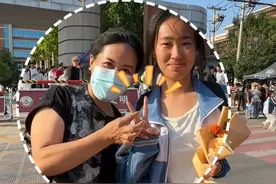 #2025德州高考  6月10日，一位女士送给#高考结束 的女儿一枚戒指。她说：“女孩的第一枚戒指应该是家长送的。”#仪式感不能少视频封面