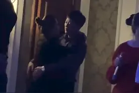 2月6日，吉林延边，女儿拍下爸妈浪漫瞬间，两人伴着音乐温情相拥视频封面