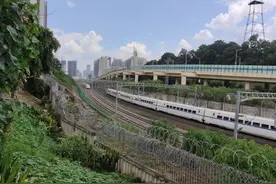 白色检测车-国内第一列国产大部分零部件总装的CRH2A动车视频封面