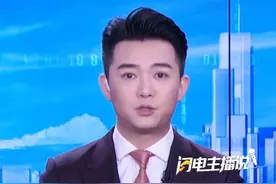 7月12日，上海，“侃爷”上海演唱会迟到40多分钟，又嫌雨太大提前退场，观众大喊“退票”。#kanye #演唱会