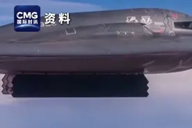 #美袭伊或点燃新导火索 针对美国袭击伊朗核设施的行动，记者表示，美国出动B-2轰炸机投下多枚重型钻地弹，打击伊朗福尔多核设施，可能对该设施造成结构性破坏。他同时表示，当前以伊冲突持续，美国的行动可能导致战火蔓延和外溢，点燃新的导火索。