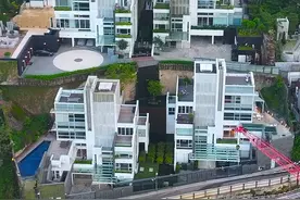 这就是香港巨星周星驰的超级豪宅，它位于香港太平山最高处 #周星驰豪宅 #航拍 #内容启发搜索视频封面