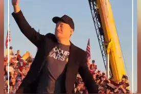 发布会后，特斯拉大跌超8%，马斯克无人驾驶出租车却让竞争对手“躺赢”？优步股价大涨超10%