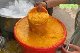 印度街边美食之“香蕉芒果奶昔”，手嘴并用才能让顾客唾手可得视频封面