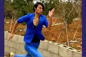 网络热梗第95期——#蓝色妖姬 ，英雄可以流泪，但不能踩我的切尔西！视频封面