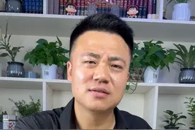 东北人都爱吃的铁锅炖排骨，再来个东北菜蒸猪血！今天这下酒菜吃的太满足了！又是美好的一天！#抖音美食推荐官 #大口吃肉的感觉太爽了 #爱做饭的男人 #妈呀太香了 #家常菜