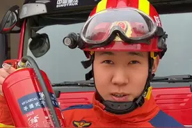 听说你不会用灭火器？消防员小哥哥手把手教你，包教包会！👨‍🚒
  #灭火器  #生活小技巧  #陕西消防科普视频封面