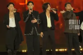 谁的青春回来了？7月12日，时隔12年，#五月天台北演唱会F4合体 万人合唱《流星雨》，粉丝激动尖叫。网友：可惜杉菜永远缺席了……