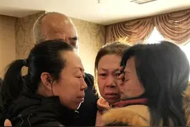 因病走失30年的妹妹终于回家了，兄妹四人终于团聚，父母的在天之灵也可以安息了。  #感动  #感人 #dou来寻人视频封面