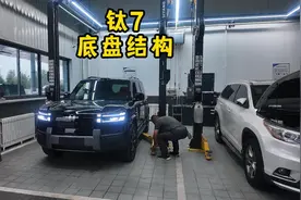 方程豹钛7底盘一镜到底这做工比亚迪的三电底盘护板必须安排上