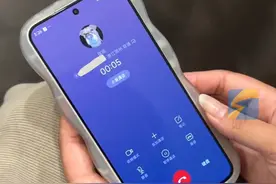 11月20日，浙江。主人上班想念狗狗，给狗狗打电话手表，因号码忘打码被打爆！#狗子 #狗狗成精了