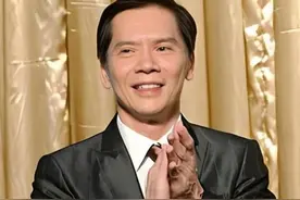 听老婆的话会发达，当向华强遇陈小春，才知“怕老婆”不是贬义词#陈小春 #向华强 #应采儿 #向太视频封面