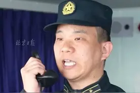 【#解放军喊话台湾舰艇 ：要做堂堂正正的中国人】4月1日，东部战区组织陆海空火等兵力位台岛周边开展联合演训。其间，解放军喊话台湾舰艇：台湾同胞是中华民族的一分子，要做堂堂正正的中国人！中国的主权和领土完整不容侵犯和分割，台湾是中国的一部分。解放军将不惜一切代价，坚决捍卫国家主权和领土完整，“以武拒统”只有死路一条！（央视新闻）视频封面