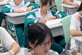 毕业最后一次听力测试响起《再见》，笑着笑着就哭了出来，“一旦毕业，好多人之后真的再难相见了”