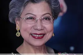 龙婆罗兰为何把遗产留给古天乐？看到5年前武汉的捐赠名单，才知什么是大爱无疆#罗兰 #鬼婆婆罗兰 #龙婆罗兰 #古天乐 #2024影娱年终大赏