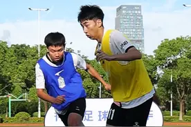 “小苏超”才八强就这样踢？这周末的四分之一淘汰赛必要死守直播！ #小苏超县大队也开始上强度了  #抖音足球嘉年华  #抖音足球嘉年华苏州站