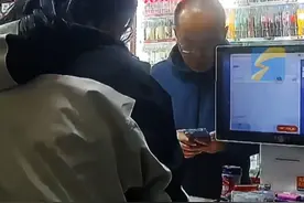 5月1日，江苏南通，男子进店问起曾辅导过作业的女孩，老板强忍悲伤回答：“孩子已经不在了，她跟我提过你。”顾客走后，老板听着女儿生前的语音哭成泪人。@雅祺宝贝 #思念