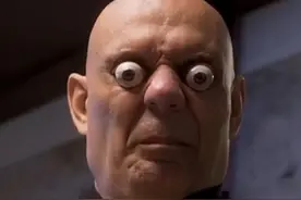 “眼睛瞪得像铜铃”具象化了，男子将眼睛“弹出”19毫米。 （编辑：甘乐；责编：梁莹；素材来源：青蜂侠、吉尼斯世界记录）#离谱 #世界之大无奇不有 #科普 #吉尼斯世界纪录视频封面