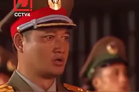 【25年后，他再次念出这句话，依然热血沸腾！ 】“我代表中国人民解放军驻香港部队接管军营，你们可以下岗，我们上岗！” 1997年，香港回归祖国。谭善爱作为中方指挥官参加防务交接仪式。如今，谭善爱即将退休，作为香港回归的参与者、见证者，当他再次说出这句话，依然让人心潮澎湃！视频封面