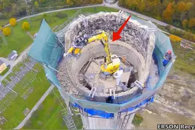 拆除200米高的烟筒，挖掘机是怎么上去的？ #木子看世界#基建狂魔视频封面