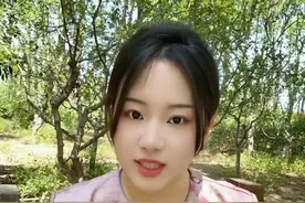 你知道母亲节的由来吗 母亲节最初是为了纪念希腊神话中众神之母赫拉而设立的，17世纪传入英国后，英国将封斋期第四个星期天定为母亲节，年轻人会带着礼物看望母亲，表达敬意。#母亲节  #母亲节由来  #母亲  #感恩母亲 #母亲节快乐妈妈辛苦了视频封面