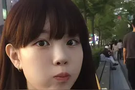 19岁韩国女孩 박세영（Park Seyeong）的一条 Ins 视频，因为可爱的笑容，意外得到了超过2000万播放，被网友称为很有“初恋感”……

以下这条1分22秒的视频，是她的 Ins 短视频合集。我也就看了10遍吧。

（Ins：htmaieltt_ ）