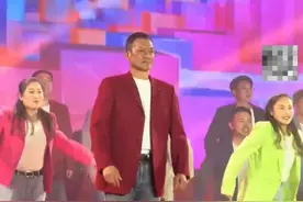 近日，天津体育学院 举办元旦晚会，校领导和老师们同台共舞，校党委书记张立顺更是作为领舞火出圈。视频封面