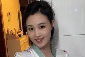 男人一辈子最大的财富不是金钱和名利， 而是后半生有个女人即能给你做清晨的粥，又能陪你喝深夜的酒。#宠夫狂魔  #仙妻十三姨视频封面