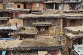 云南民居建筑的活化石，泸西城子古村！ 我国西南地区规模最大、保存最完整的彝族土掌房建筑群。#最美云南 #旅行推荐官 #城子古村